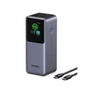 Svart UGREEN 130W powerbank med skjerm og USB-porter